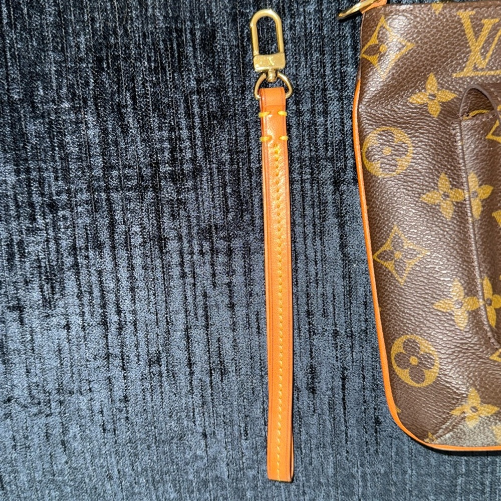 Authentic Louis Vuitton Partition Wristlet Clutch Monogram Canvas - Picture 7 of 8